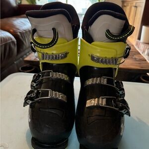 Kids Used Rossignal Ski Boots size 22.5